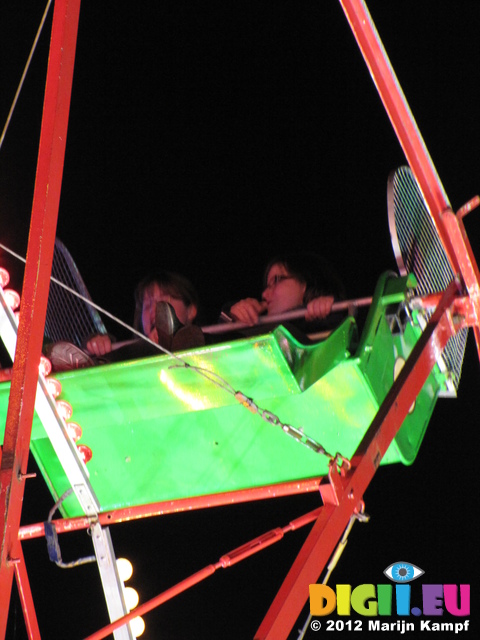 SX25431 Lib and Jenni on ferris wheel at Cardiff Winter Wonderland